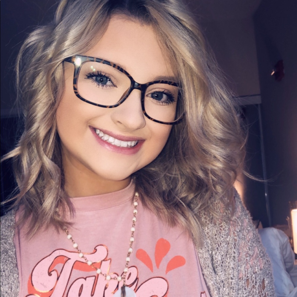 Meet your Posher, Briana